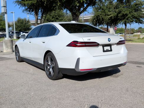 Used 2026 BMW i5 eDrive40 w/ Premium Package RWD image 9