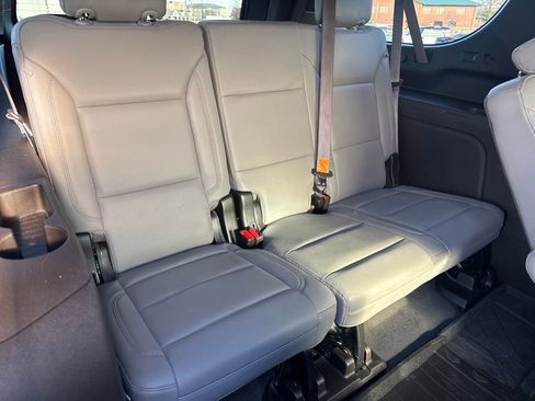 Used 2024 Chevrolet Suburban Z71 w/ Luxury Package image 12