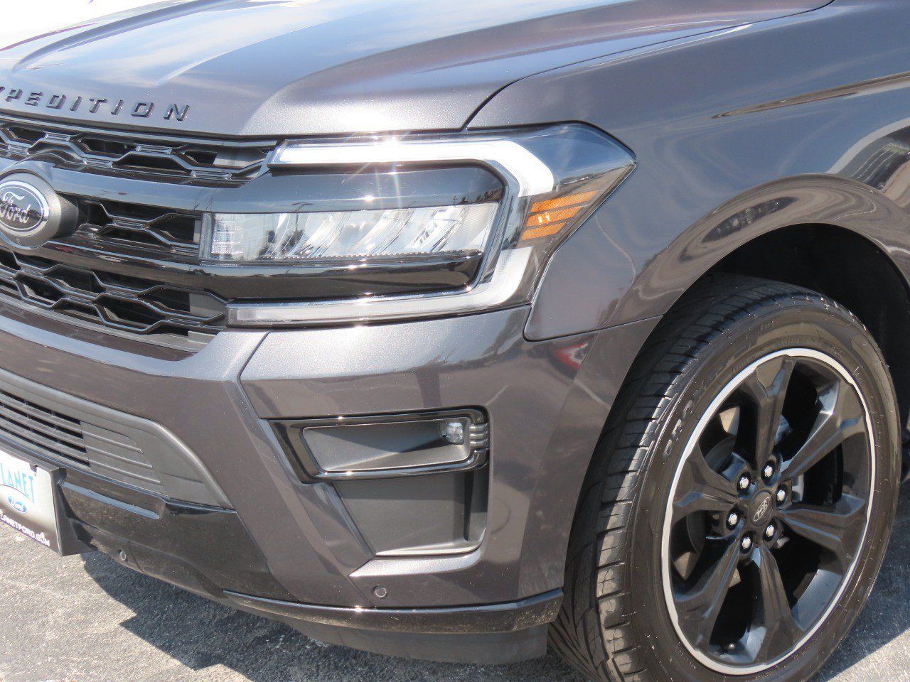Used 2023 Ford Expedition Limited RWD image 3