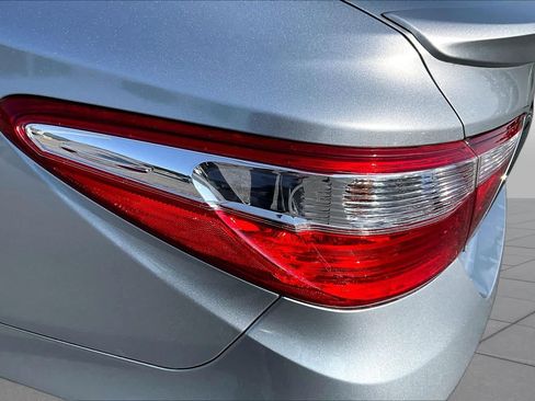 Used 2017 Toyota Camry SE FWD image 28