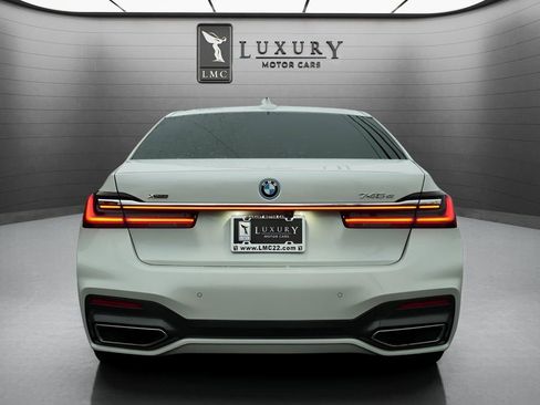 Used 2022 BMW 745e xDrive w/ M Sport Package AWD/4WD image 4