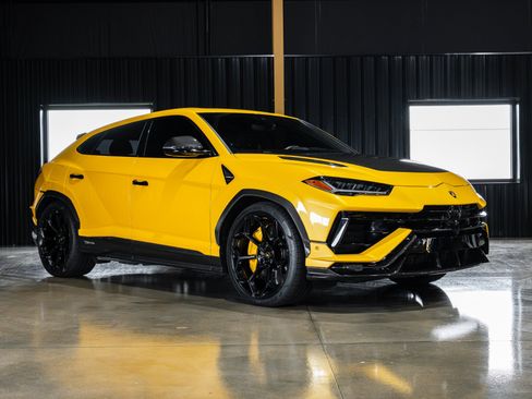 Used 2024 Lamborghini Urus Performante AWD/4WD image 2