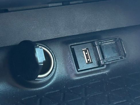 Used 2021 Toyota RAV4 LE image 24