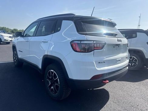 Used 2025 Jeep Compass Trailhawk AWD/4WD image 5