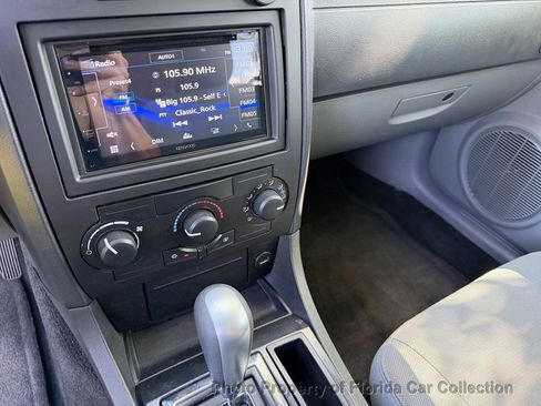 Used 2005 Dodge Magnum SE RWD image 50