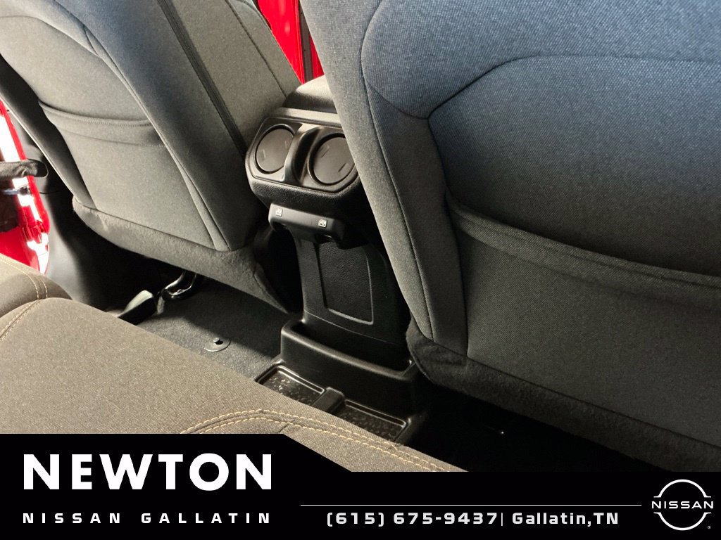 Used 2024 Jeep Wrangler Unlimited AWD/4WD image 17