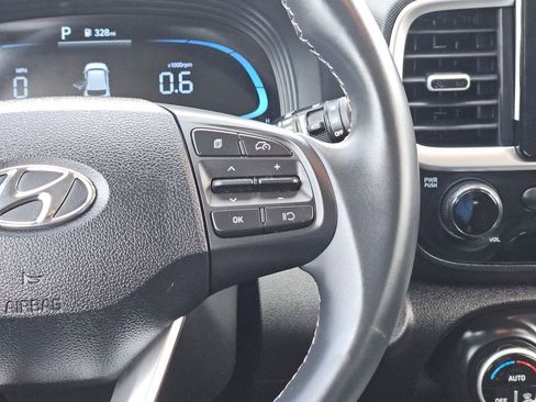Used 2025 Hyundai Venue SEL FWD image 25