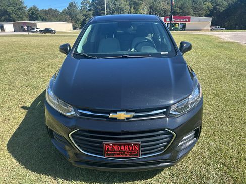 Used 2022 Chevrolet Trax LS w/ Tint and Cruise Package image 3
