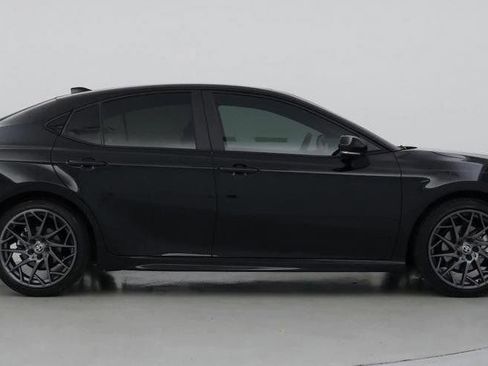 Used 2025 Toyota Camry XLE w/ Premium Plus Package image 4