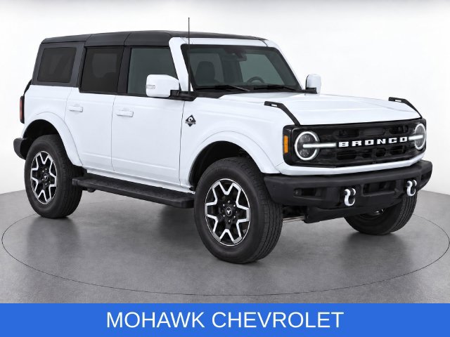 Used 2023 Ford Bronco Outer Banks AWD/4WD image 2