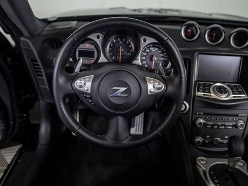 Used 2018 Nissan 370Z Touring RWD image 22