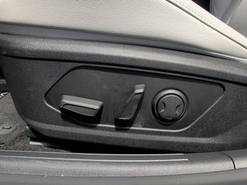 Used 2025 Hyundai Elantra Limited FWD image 33