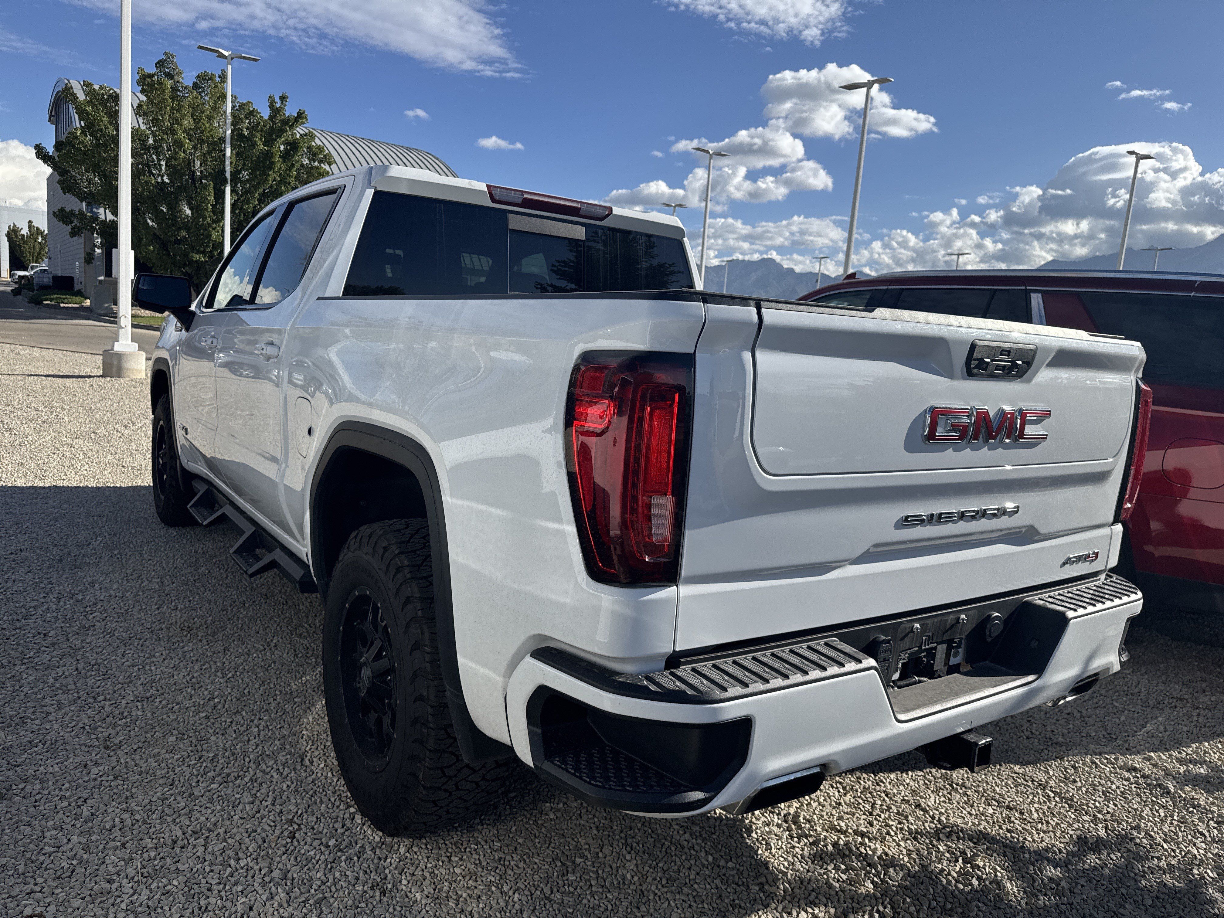 Used 2021 GMC Sierra 1500 AT4 w/ AT4 Preferred Package AWD/4WD image 5