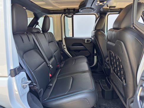 Used 2022 Jeep Wrangler Unlimited Rubicon 4xe w/ Cold Weather Group AWD/4WD image 44