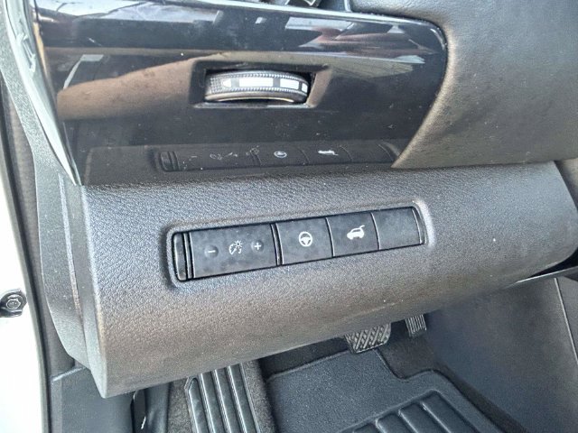 Used 2025 Nissan Pathfinder SV AWD/4WD image 23