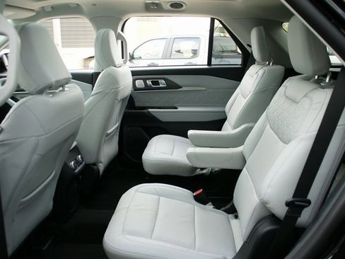 New 2026 Ford Explorer Platinum w/ LUX Leather Package image 32