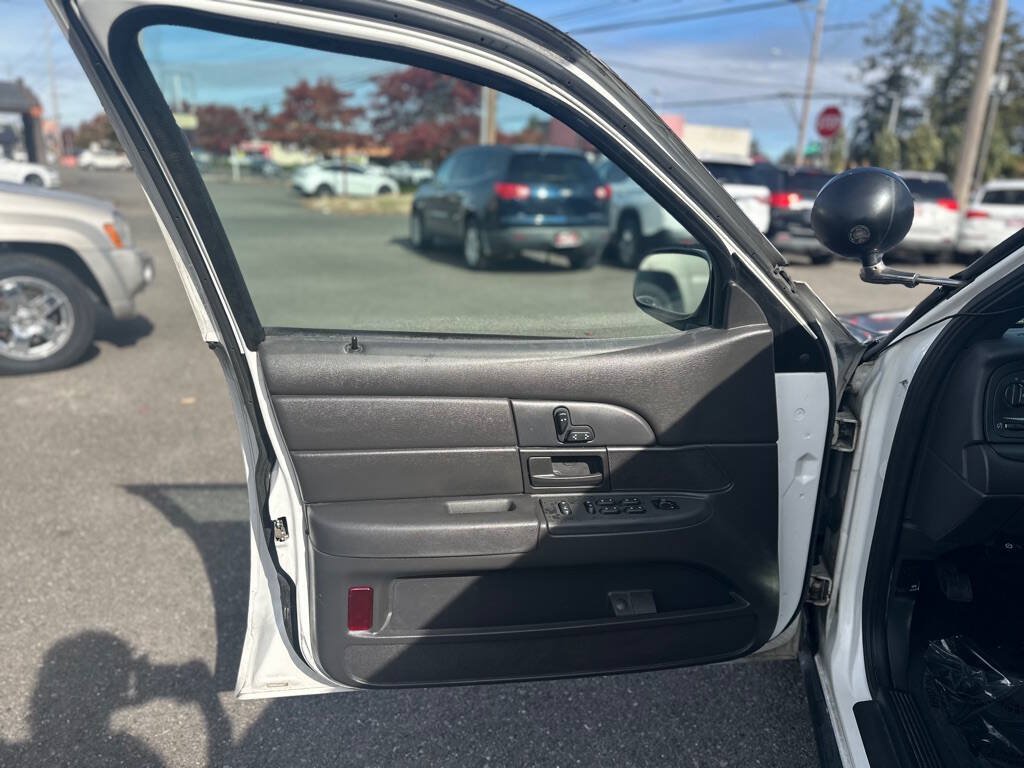 Used 2004 Ford Crown Victoria Police Interceptor RWD image 11