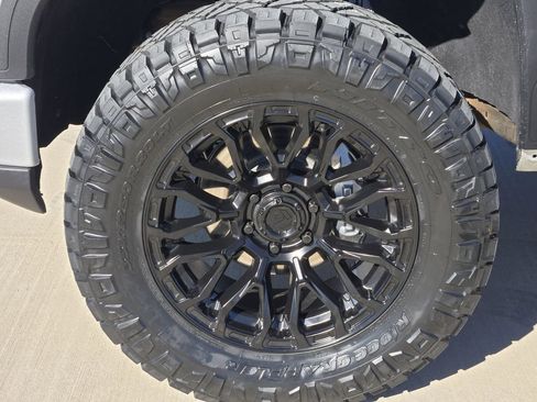 Used 2022 GMC Sierra 1500 AT4 w/ AT4 Premium Package AWD/4WD image 9