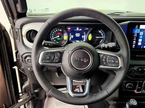 Used 2025 Jeep Wrangler Unlimited Sahara w/ Safety Group AWD/4WD image 13