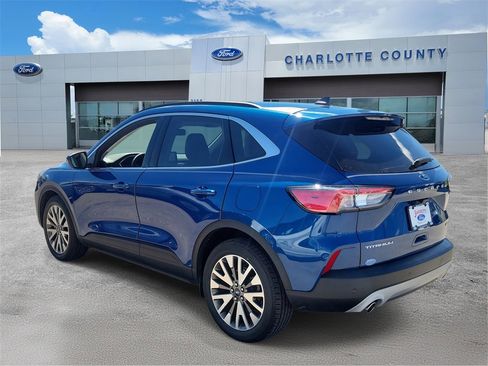 Used 2022 Ford Escape Titanium image 3