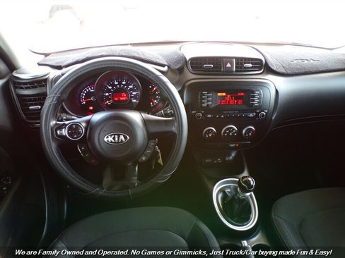 Used 2015 Kia Soul FWD image 12