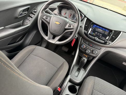 Certified 2022 Chevrolet Trax LS w/ Tint and Cruise Package FWD image 15