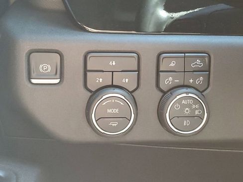 Used 2025 Chevrolet Silverado 2500 LT w/ Trail Boss Package AWD/4WD image 20