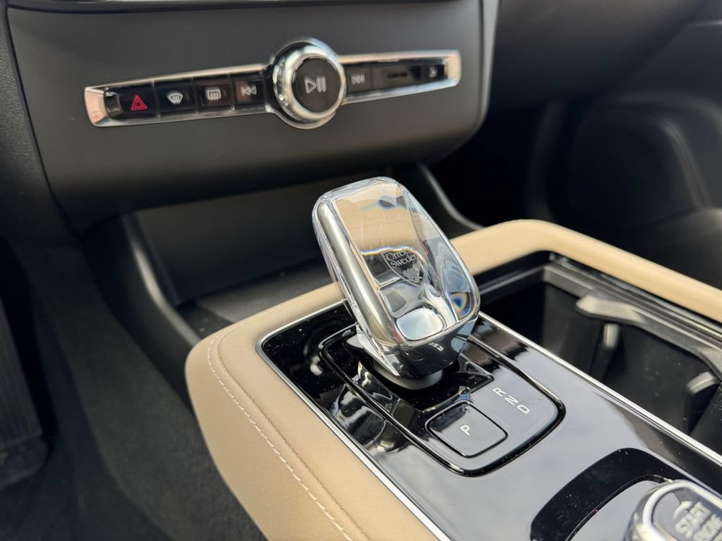 New 2026 Volvo XC90 T8 Plus w/ Protection Package Premier AWD/4WD image 18