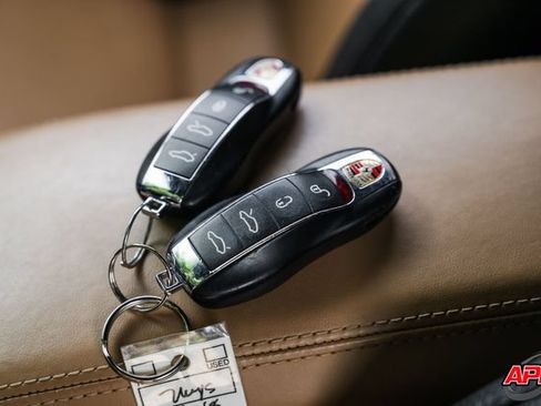 Used 2018 Porsche 718 Cayman RWD image 66