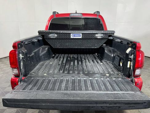 Used 2019 Toyota Tacoma TRD Off-Road AWD/4WD image 23