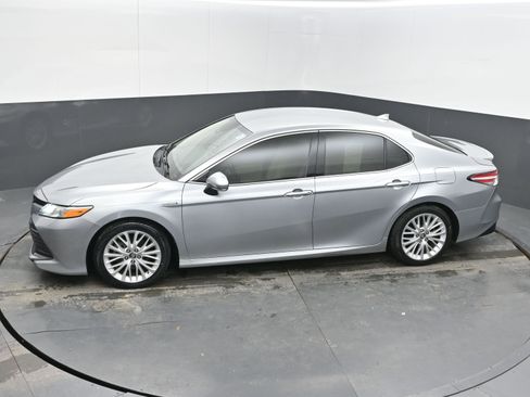 Used 2019 Toyota Camry XLE image 31