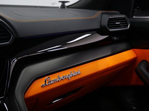 Used 2023 Lamborghini Urus S AWD/4WD image 32