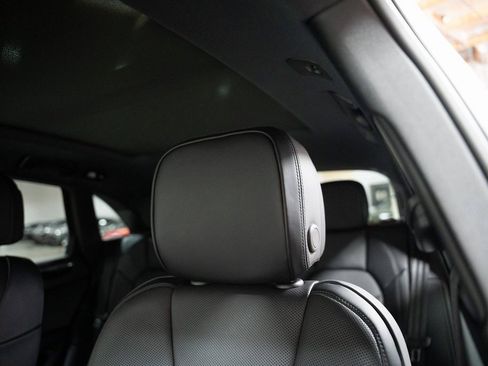 Used 2024 Porsche Macan image 14