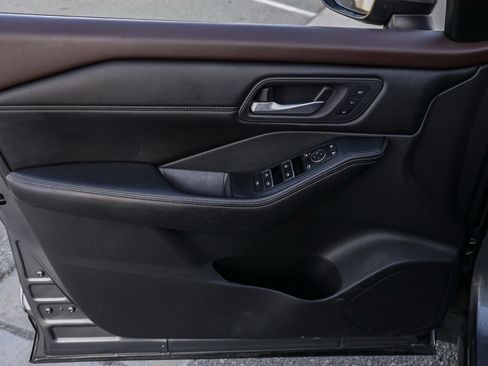 Used 2022 Nissan Rogue SL FWD image 23