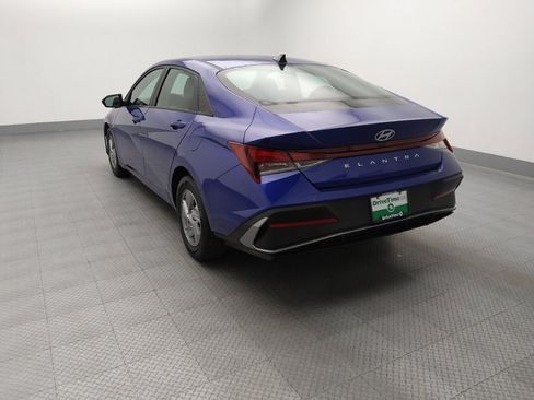 Used 2024 Hyundai Elantra SE FWD image 6