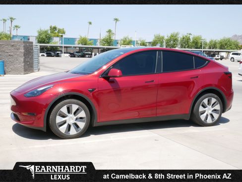 Used 2024 Tesla Model Y Long Range AWD/4WD image 1