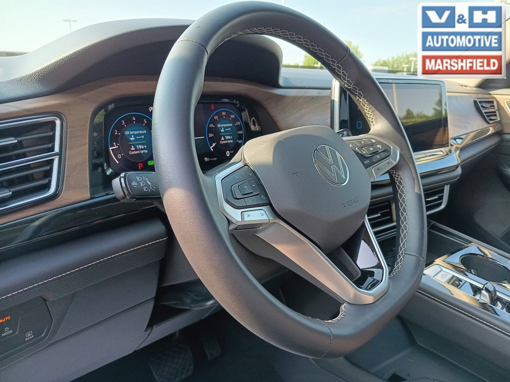Used 2025 Volkswagen Atlas SE AWD/4WD image 23