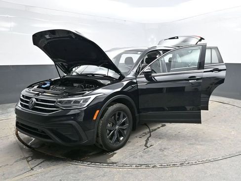 Used 2024 Volkswagen Tiguan SE image 42