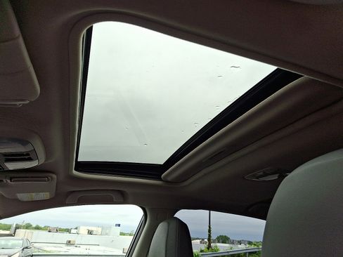 Used 2022 Subaru Crosstrek 2.5i Sport w/ Moonroof Package image 14