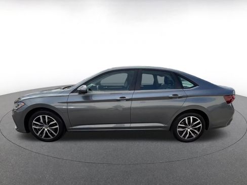 Used 2025 Volkswagen Jetta SE image 9