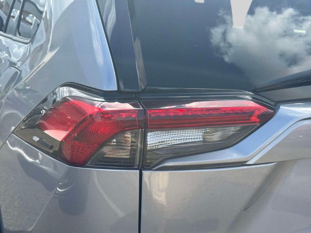 Used 2022 Toyota RAV4 XLE AWD/4WD image 14