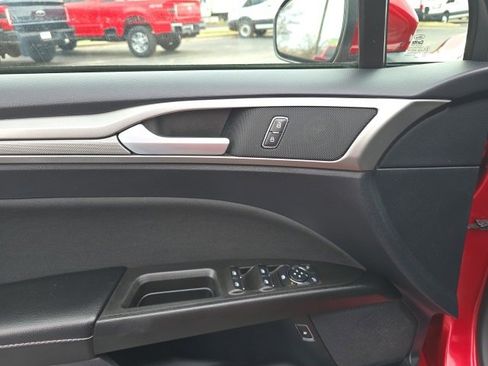 Certified 2020 Ford Fusion SE image 12