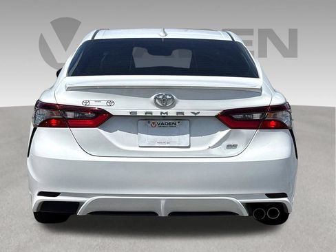 Used 2022 Toyota Camry SE FWD image 19