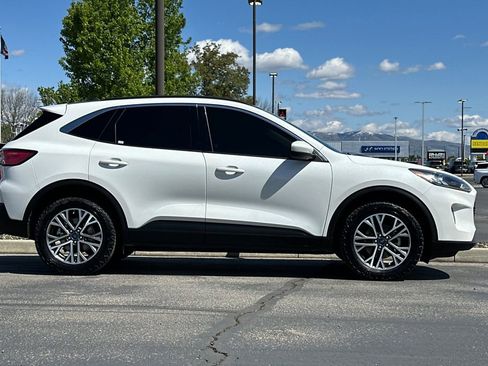 Used 2020 Ford Escape SEL image 3