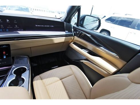 Certified 2026 Cadillac Escalade IQL Luxury AWD/4WD image 10