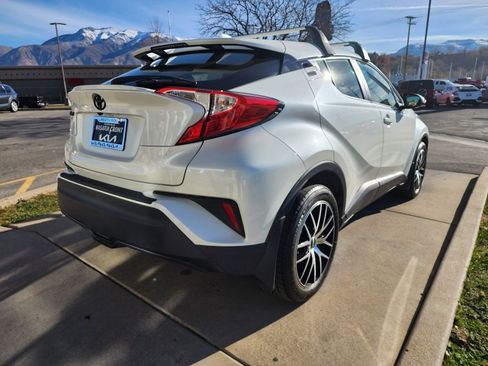 Used 2021 Toyota C-HR LE image 5