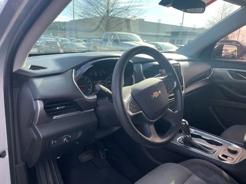 Used 2019 Chevrolet Traverse LS image 8