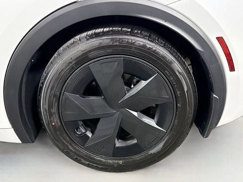 Used 2026 Toyota Prius LE image 30