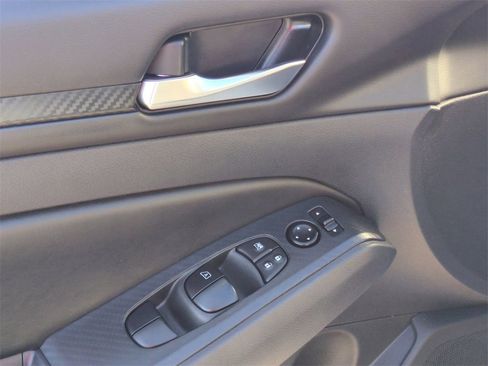 Used 2024 Nissan Altima 2.5 SV image 22