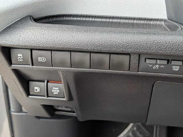 Certified 2026 Toyota Sienna XLE FWD image 23